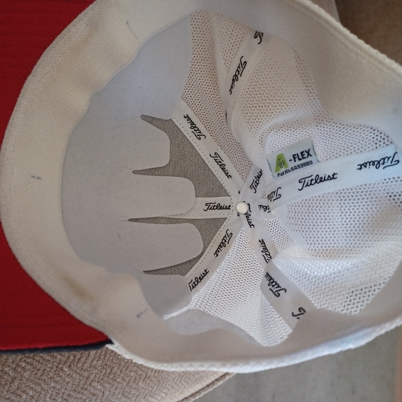 Titleist baseball style golf hat. Black/white red embroidered lettering … - Picture 8 of 8
